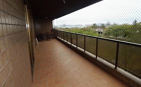 Charmoso E Confortavel 3 Quartos Com Varanda E Piscina - Cf05